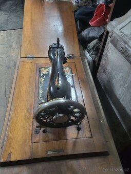 Prodám starožitný šicí stroj značky AMERICA - 2