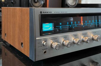 Sanyo DCX 2000L zesilovač - 2