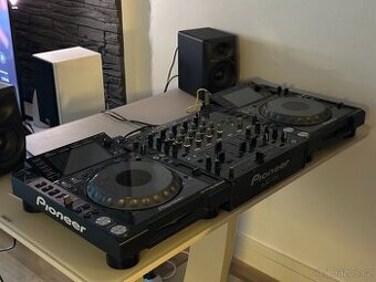 CDJ 2000 Nexus + DJM 700 - 2