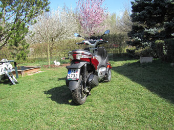 Prodám skútr Piaggio MP3 300 LT, řidičák B, jen 14 tis. km - 2