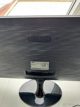 Monitor Samsung S24D300H - 2