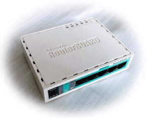 Router Mikrotik RB750 - 2