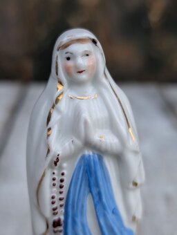 Vintage porcelánová malá soška, madona ND de Lourdes. - 2