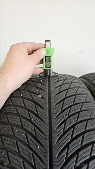 Zimní pneumatiky 235/40/19, Michelin, DOT3822 - 2