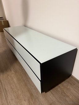 Skříňka pod Tv - 2