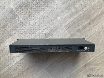 TP-Link TL-SG1024 - 2