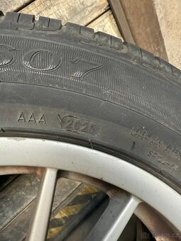 Prodám Alu kola na BMW 8Jx17 ET 34 s pneu 235/55 R17. - 2