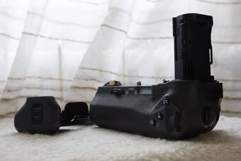 CANON EOS R - Battery Grip (PC: 8.000,-) - 2