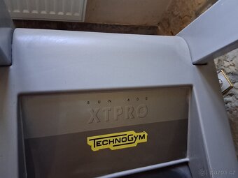 Profi běžecký pás Technogym Run XT PRO - 2