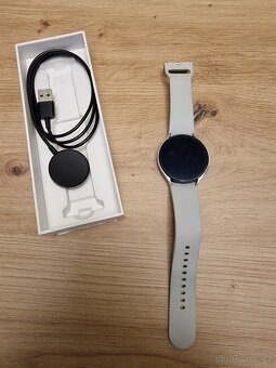 Samsung Galaxy Watch4 44mm, Stříbrné použité - 2