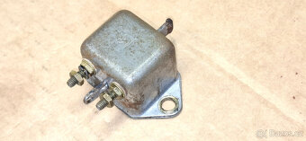 Mechanický spínač brzdového světla na autoveterána.... - 2