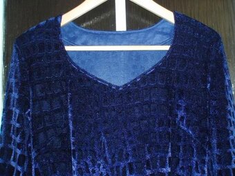 Nové společenské pružné modré šaty s leskem (vel. 38) - 2