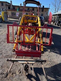 Traktor RS 09 GT 124 s čelním nakladačem atd. - 2