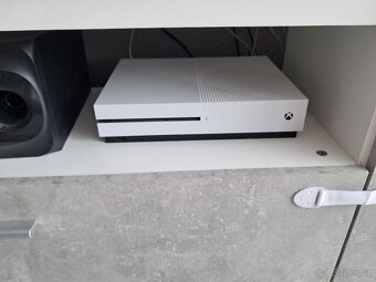 Xbox One S - 2