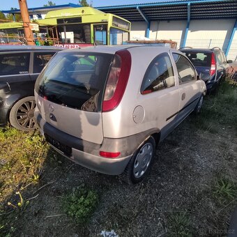 Opel Corsa 1.0i na díly - 2