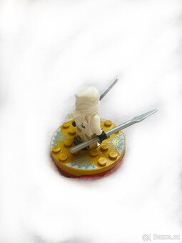 LEGO Ninjago Zane DX – Minifigurka s Spinnerem a Zbraněmi - 2