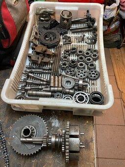ČZ Jawa 125 150 175 250 350 díly motoru - 2