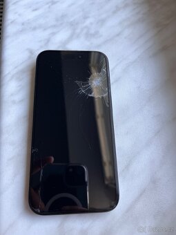 Poškozeny IPhone 15 Pro, funkční - 2