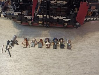 LEGO Piráti z Karibiku 4195 Pomsta královny Anny - 2