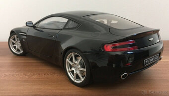 1:18 Rarita Aston Martin V8 Vantage od AutoArt - 2