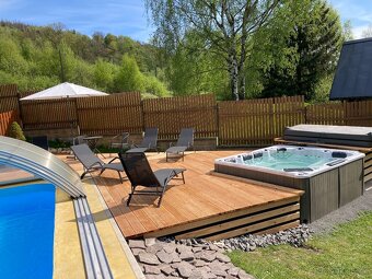 Prodej rodinného domu 280m2, vyhřívaný bazén, pozemek 1054m2 - 2