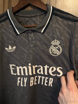 Real Madrid 3.dres 2024/2025 - 2