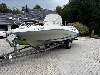 Loď Quicksilver Commander 555 - 2