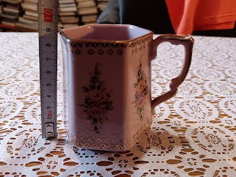 Hrneček z růžového porcelánu – zlacený dekor (1 ks) - 2