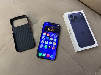 iPhone 17 Pro Max 256 GB - temně modrá - 2