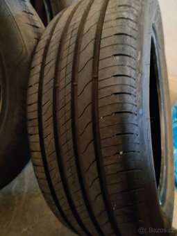 Letní pneu Goodyear EfficientGrip 215/55 R17 - 2