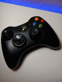 Zachovalý Xbox 360 se 2 Ovladači - 2