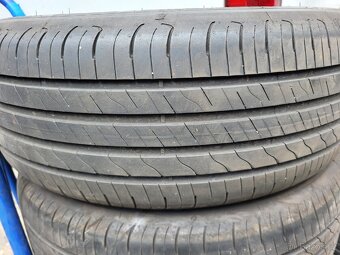 215  55 17"  GoodYear EfficientGrip - 2