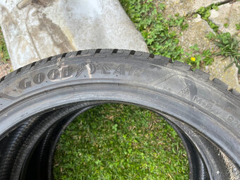 Zimni pneu Good Year Ultra Grip Performance 2ks 215-45 r20 - 2