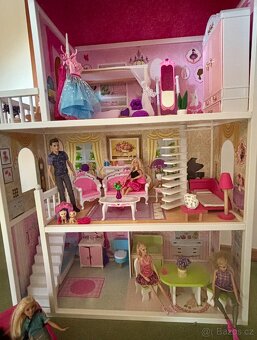 Dřevěný domeček pro panenky Barbie - 2