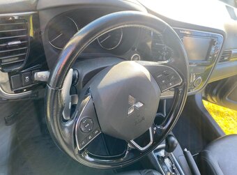 Mitsubishi Outlander - 2
