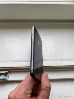 iPhone 8 64GB, černý - 2