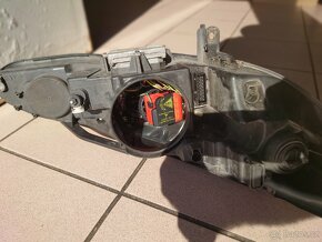 Prodám levé přední světlo xenon Peugeot 407sw - 2