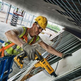 DeWALT DCF620D2K šroubovák na sádrokarton - 2