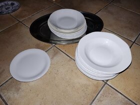 TALÍŘE , SKLENICE ,PŘÍBORY, PŮLLITRY, HRNKY - 2