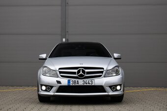 Krásný Mercedes-Benz C 250 Coupé s benzínovým motorem - 2