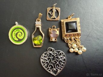 Přívěsky na řetízek mix. - 2