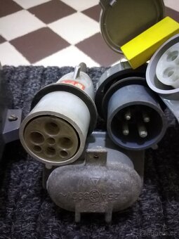 Různé zástrčky 380 V - 2