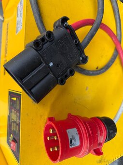 Nabíječka na vysokozdvižný vozík 80V s konektorem Rema 320A - 2