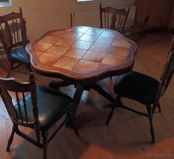 Stěna+stůl a židle - 2