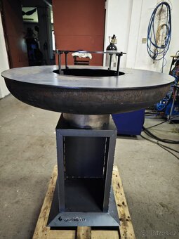 Párty gril s opékací deskou – Ø 920 mm | Výška 990 mm - 2