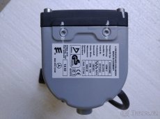 mercedes - prihrev, nezávislé topení, bufik - 2