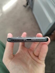 Iphone SE 2020 Black 128GB 79% Battery - 2