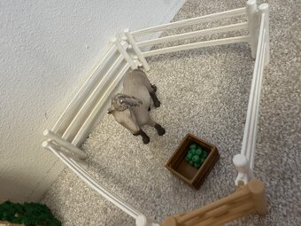 Schleich Horse Club 42592 Kavárna pro jezdce - 2