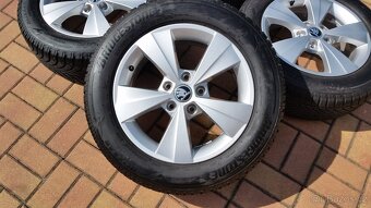 Zimní sada ŠKODA Octavia 4 5x112 R16 pneu 205/60/16 zánovní - 2