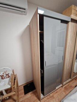 Šatní skříň. H 60 x V 200 x Š 80 - 2